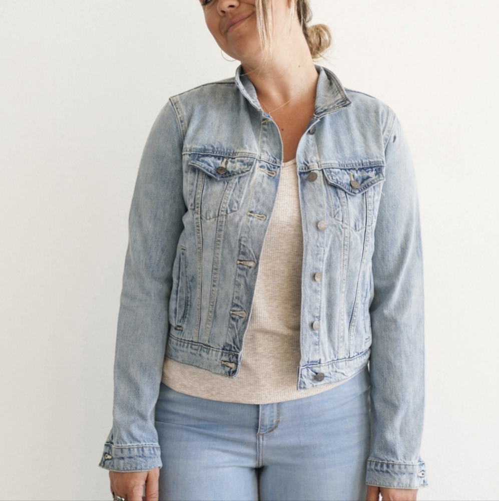 NWT Carly Jean Los Angeles Fletcher Denim Jacket